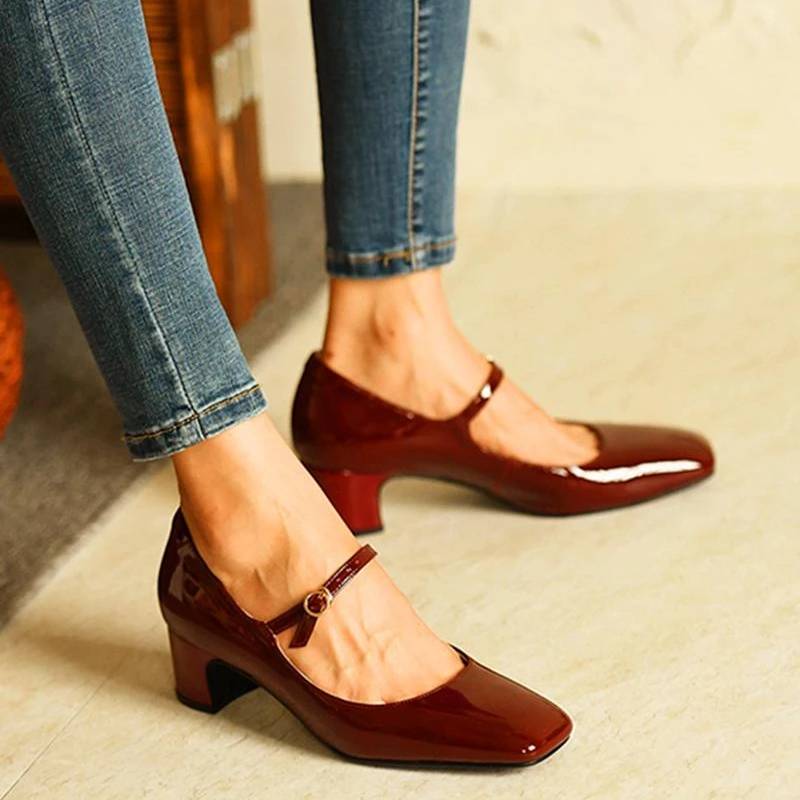 LB | Buty z błyszczącym obcasem