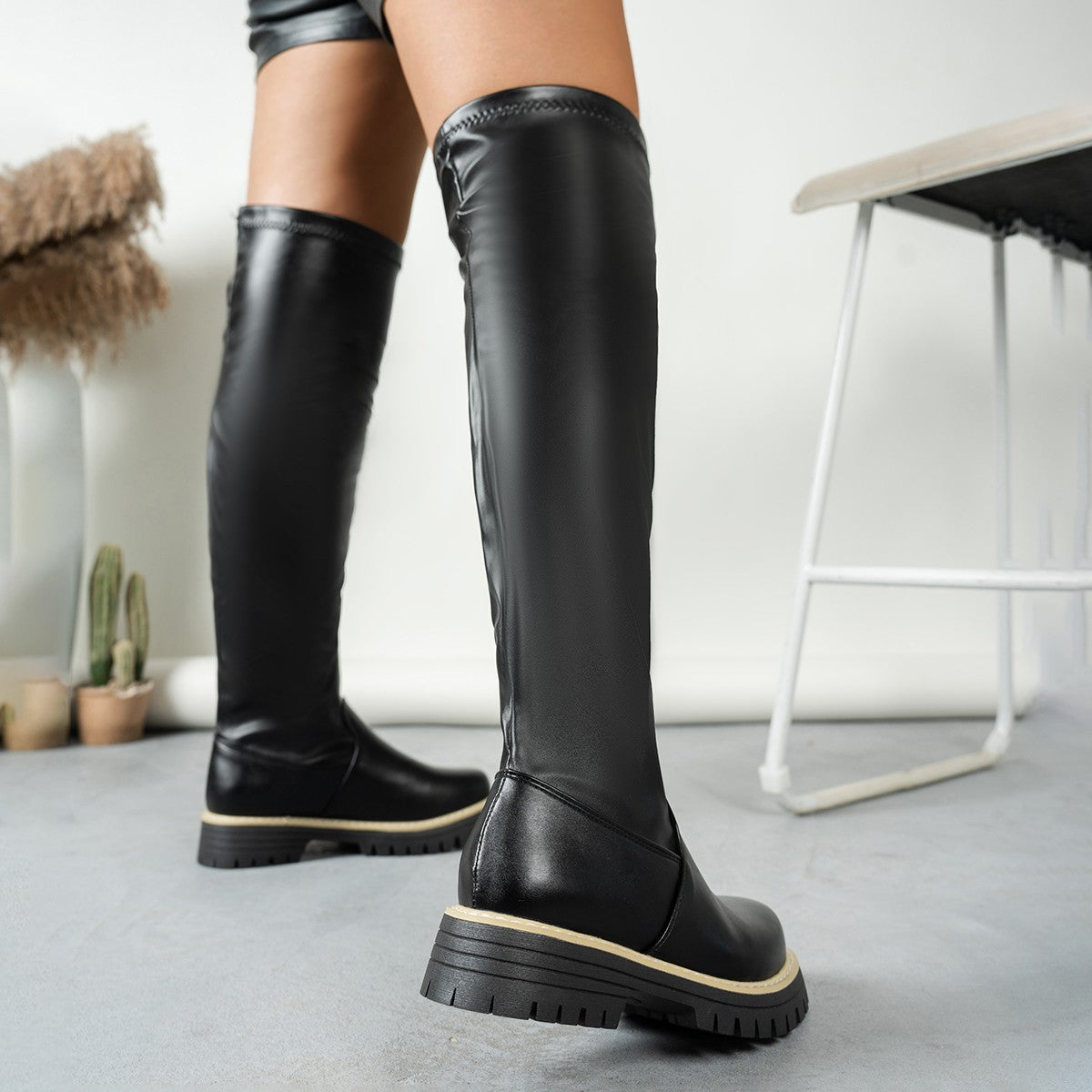 Eleganckie Ortopedyczne Buty z Unikalnym Wzorem