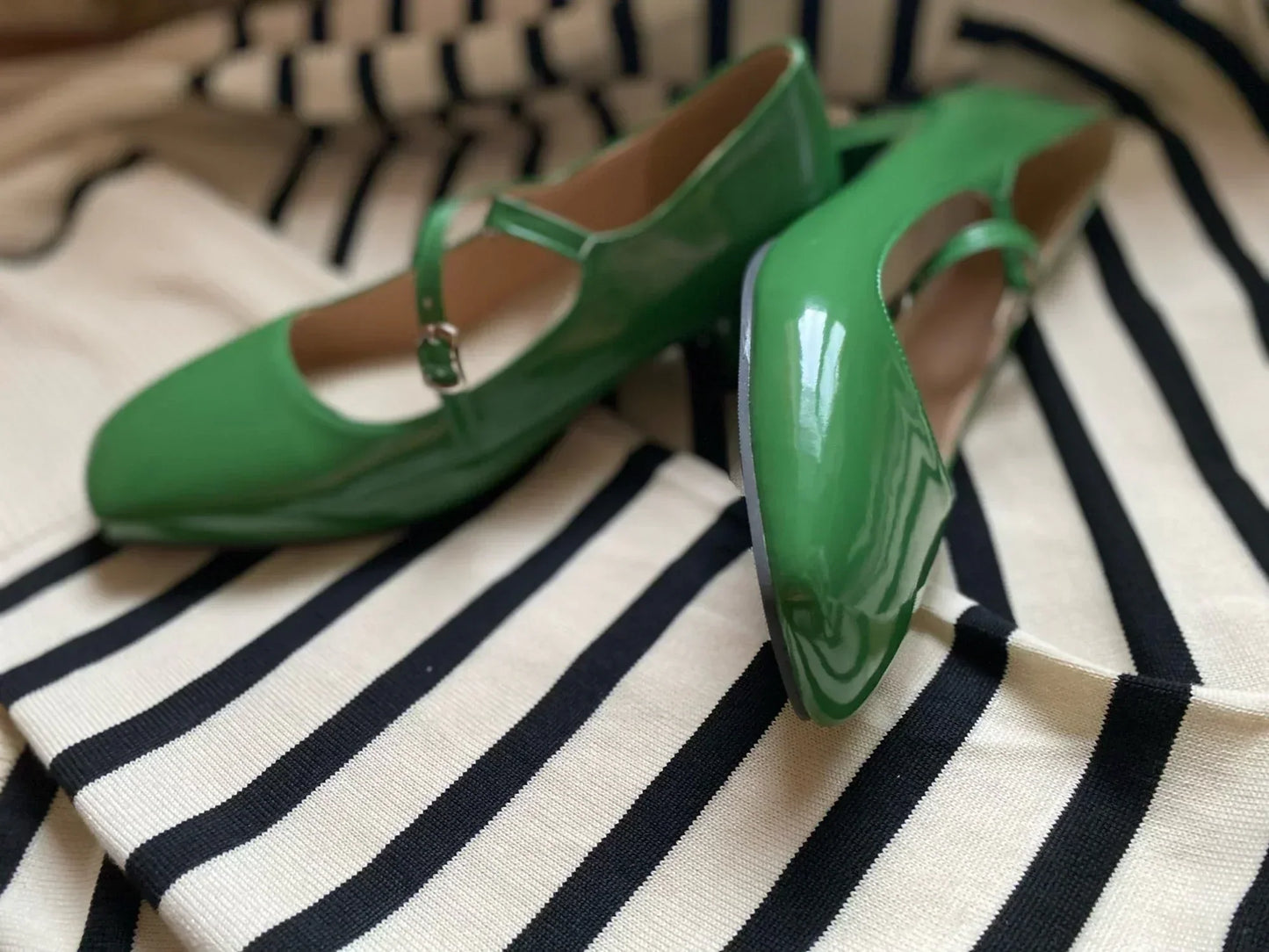 LB | Buty z błyszczącym obcasem