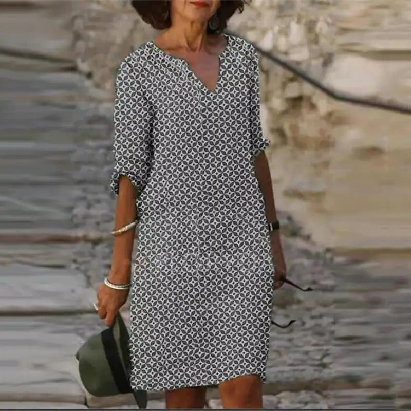 LB | Sukienka midi z dekoltem w szpic